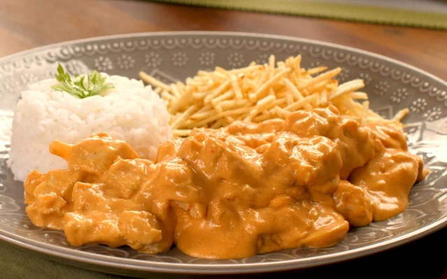 Creamy Chicken Stroganoff with Heavy Milk Cream