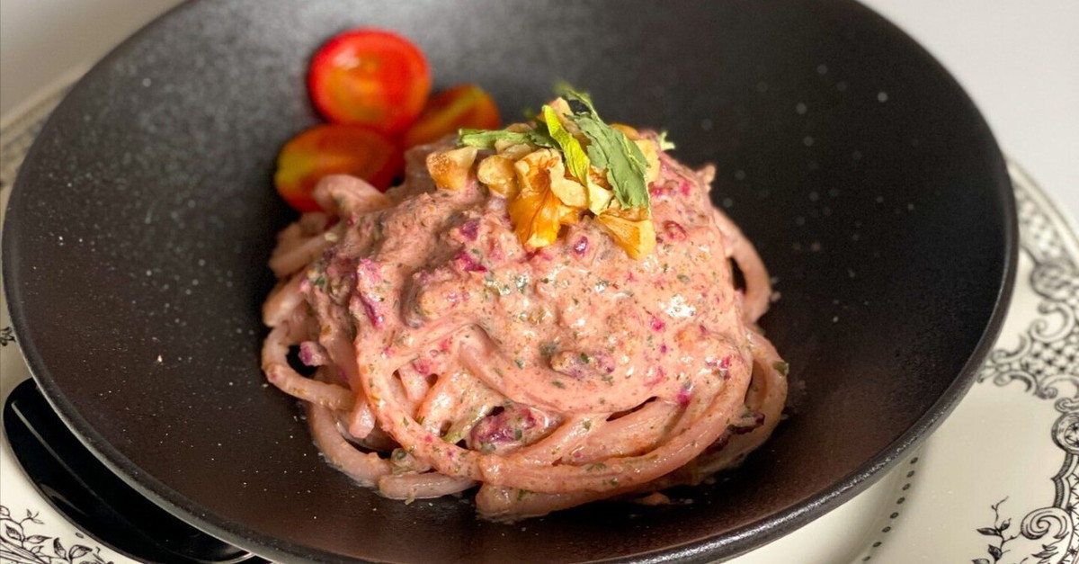 ビーツとほうれん草の豆乳クリーム冷製パスタ