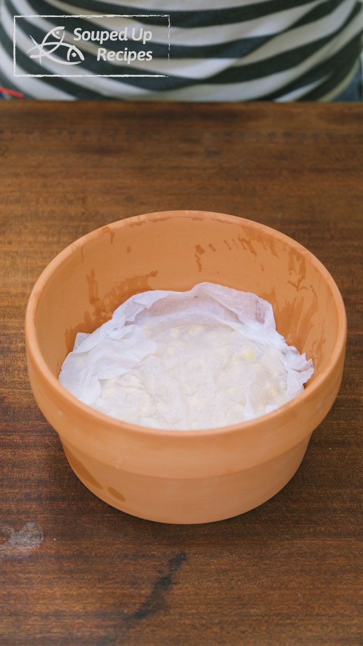 Image of Spread the soaked soybeans evenly in the container. Cover the...