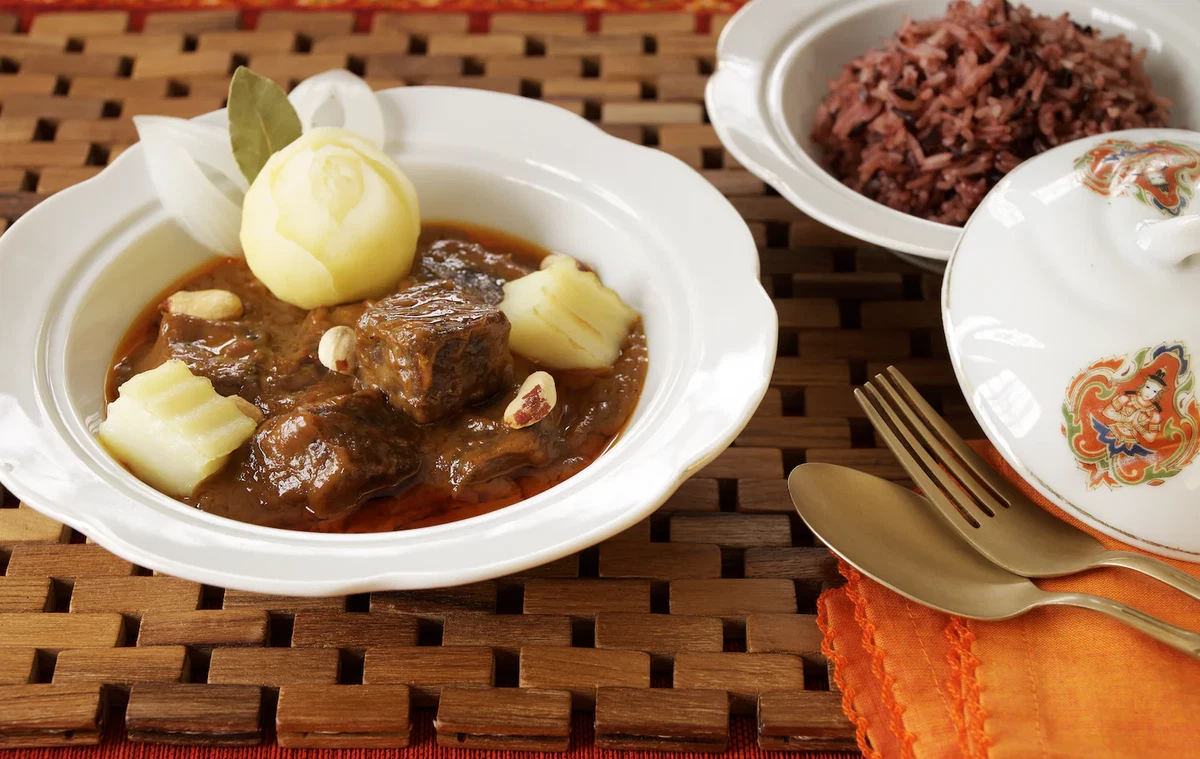 Thai Beef Massaman Curry with Naan