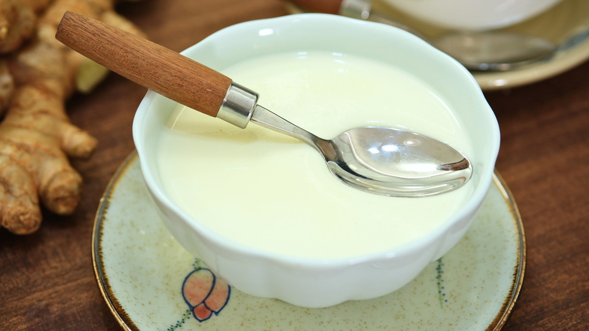 Cantonese Ginger Milk Pudding (姜撞奶)