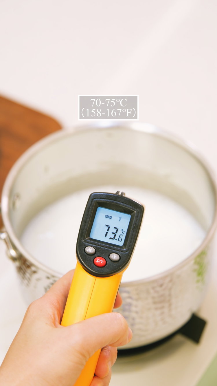 Image of Heat the mixture gently to 70 - 75°C (158 -...