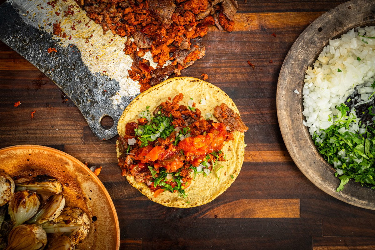 Tacos campecheños con filete y longaniza