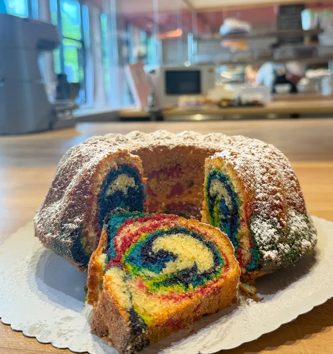 Image of Regenbogen-Guglhupf