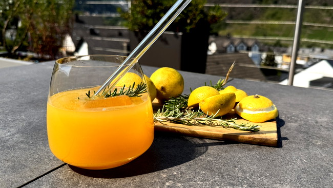 Image of Selbstgemacht Limonade: mit Aprikose-Rosmarin Crema