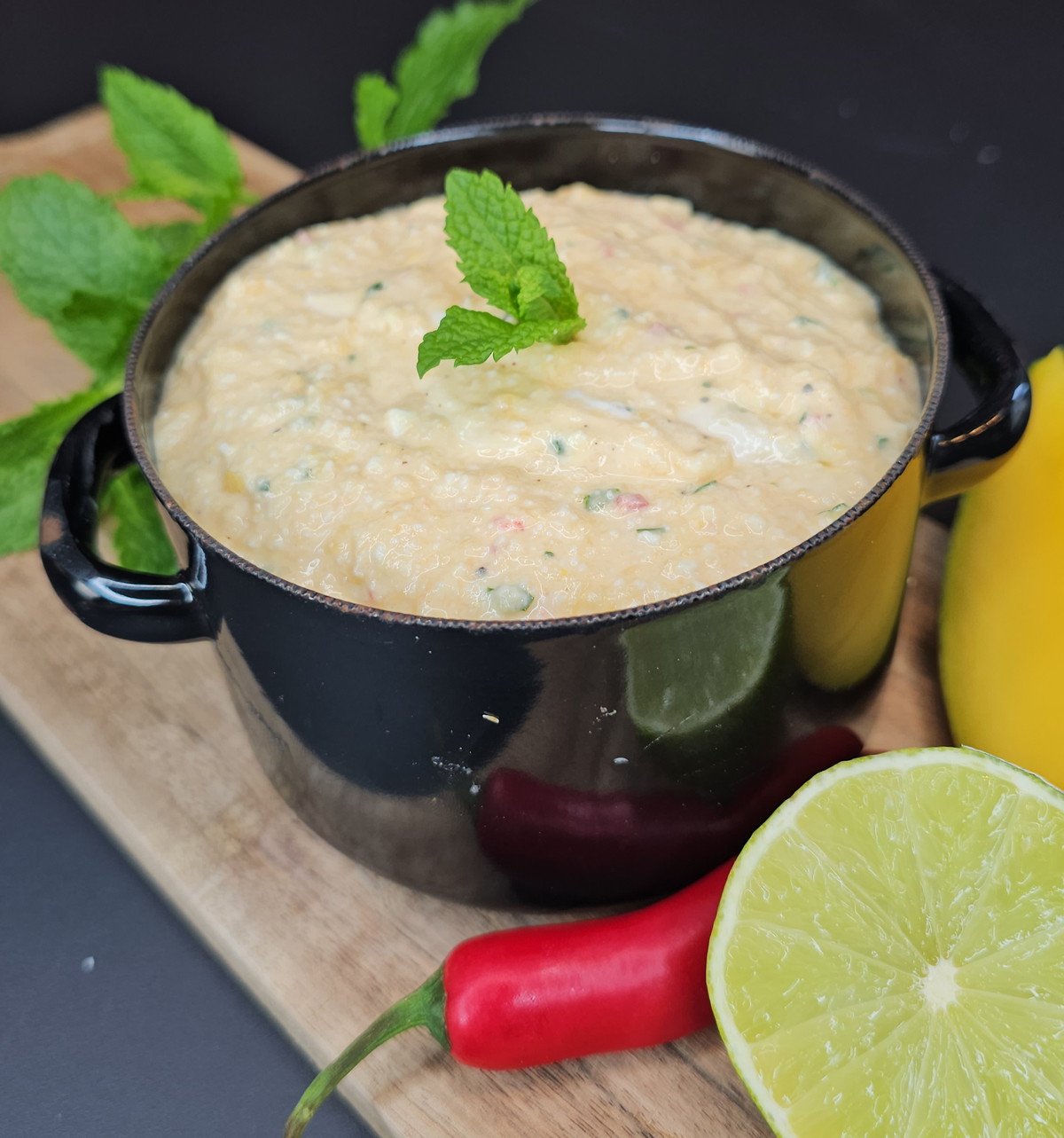 Cremiger Mango-Chili-Dip