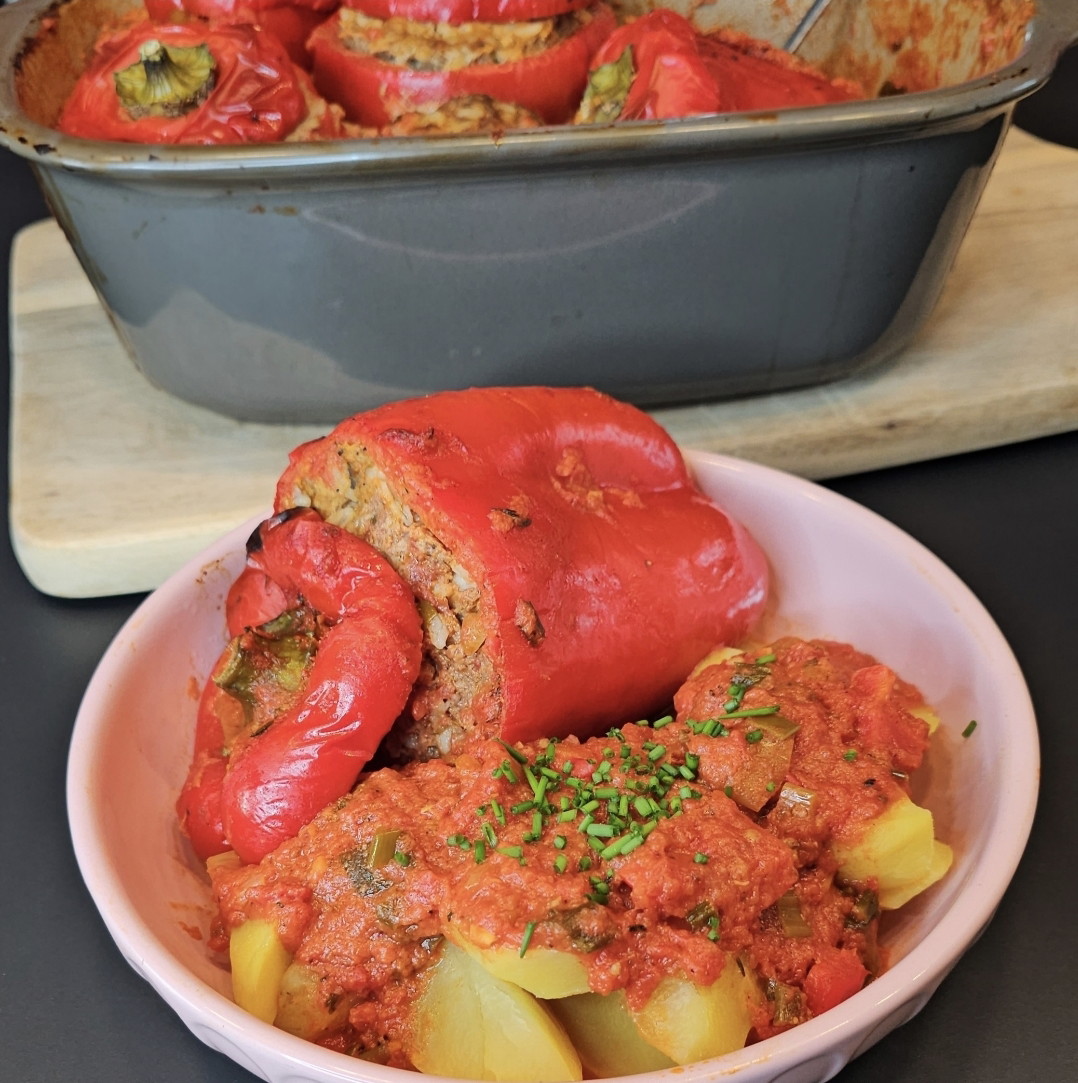 Gefüllte Paprika mit Reis und Hackfleisch