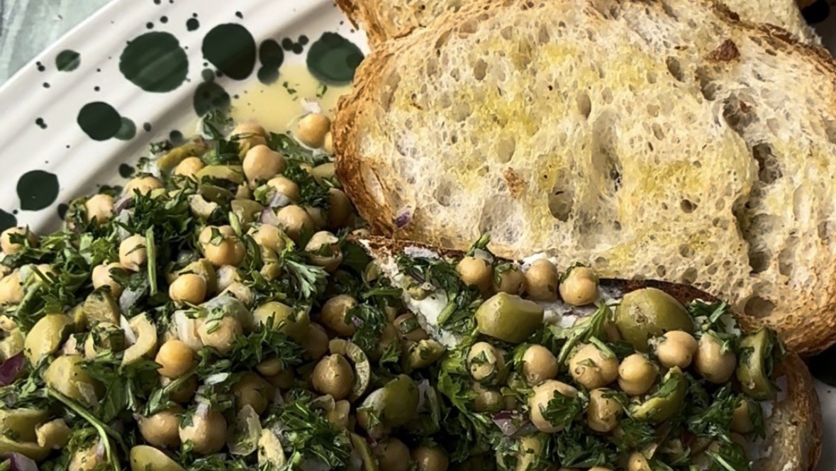 Sweet Pucker Chickpea Salad