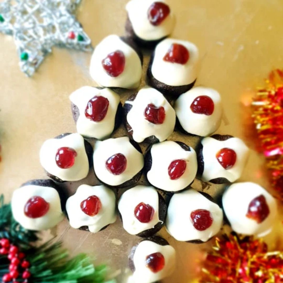Christmas Pudding Lactation Bliss Balls: A Festive No-Bake Recipe for Breastfeeding Mums