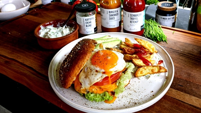 Image of Smashed Burger vom Grill mit Kartoffelwedges