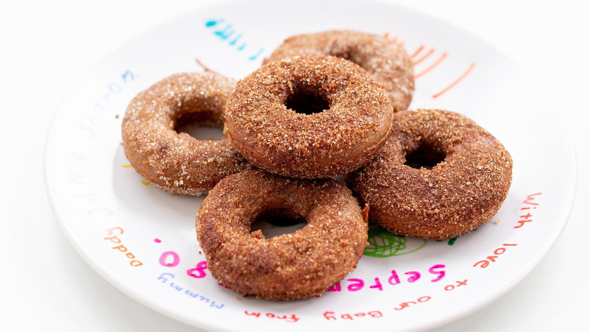 AUNTY JANE'S BAKED CINNAMON DONUTS