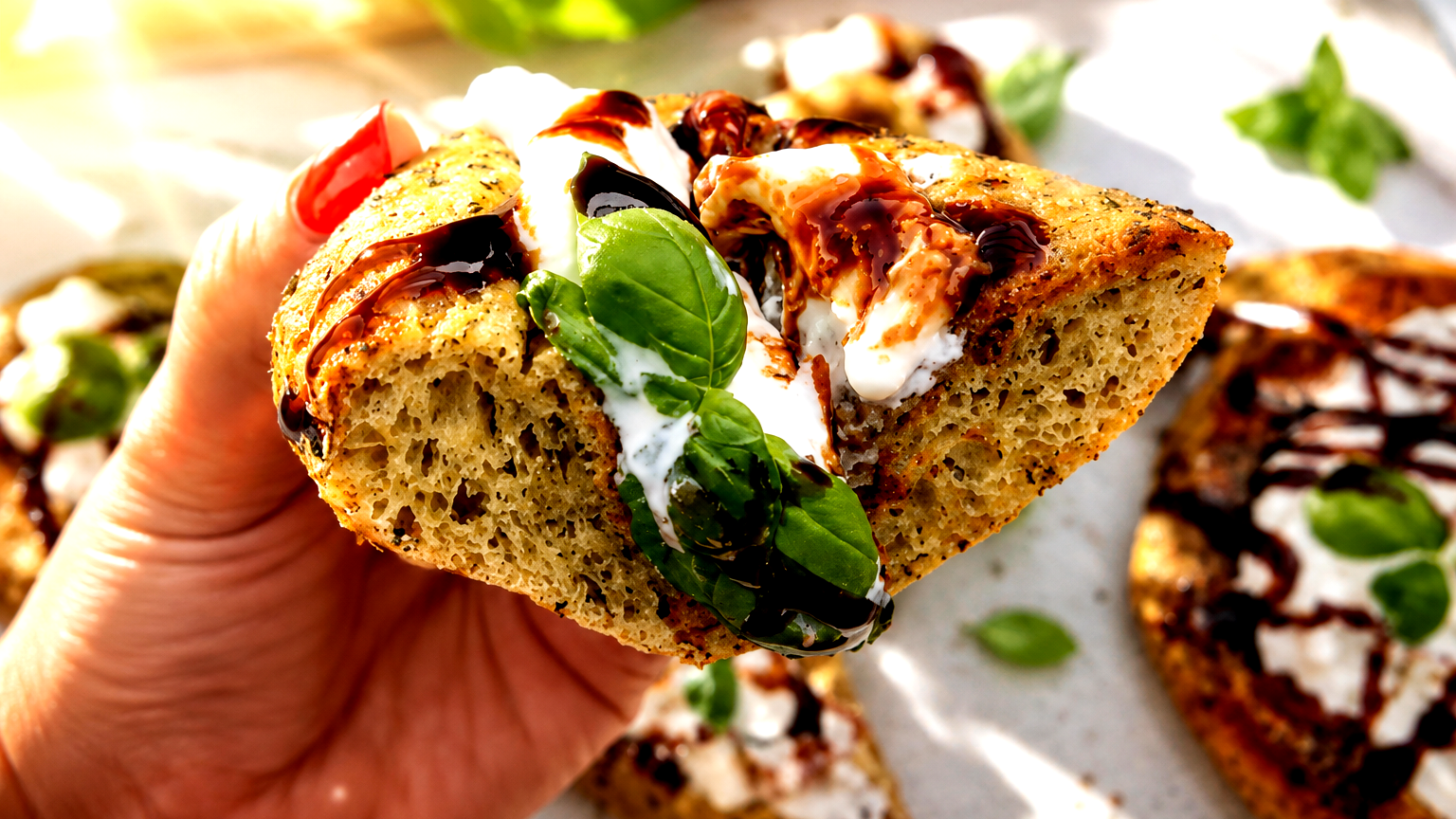 Image of Kräuterfladen mit Burrata