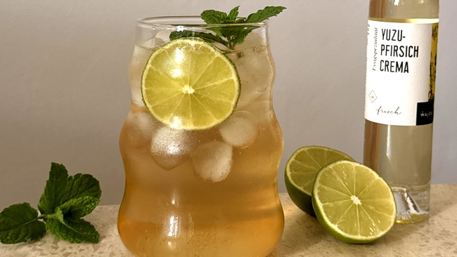 Image of Yuzu-Pfirsich Mocktail mit Ginger Ale