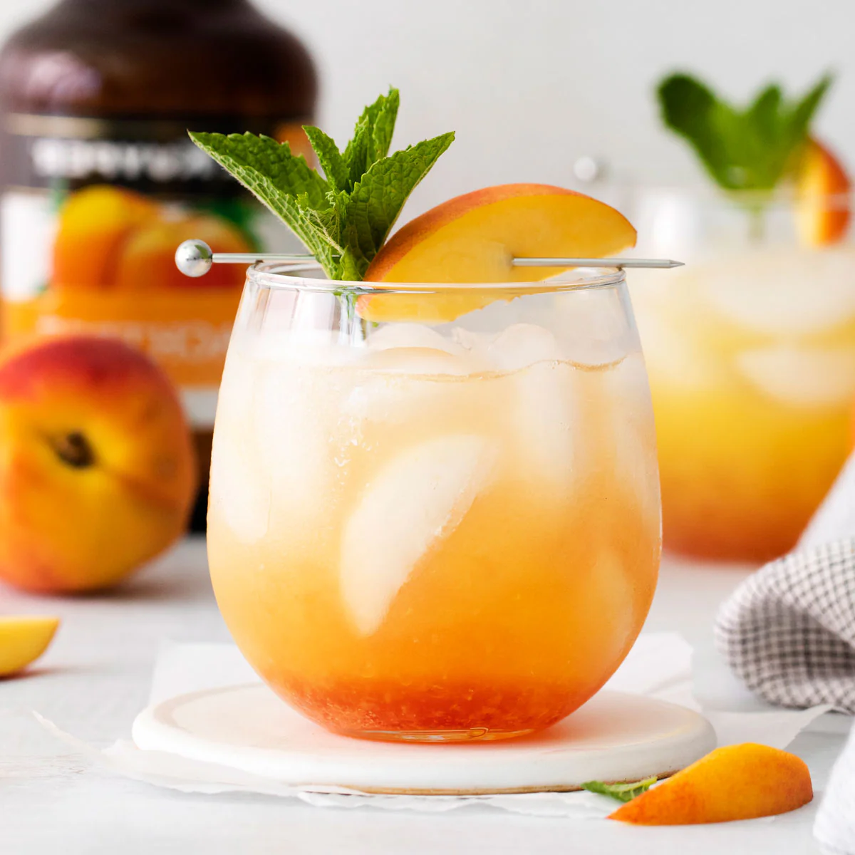 Peachy Keen Fizz: A Sip of Summer Magic!