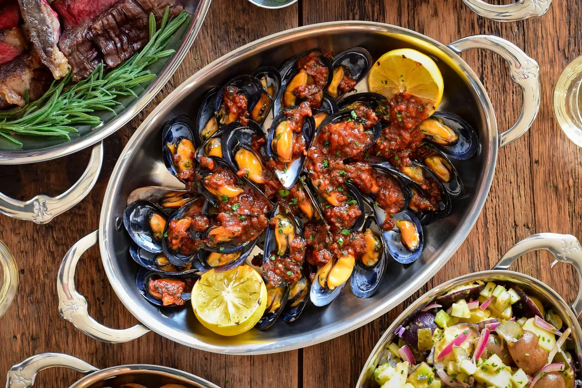 Mejillones en Salsa Picante: Spicy Spanish Mussels
