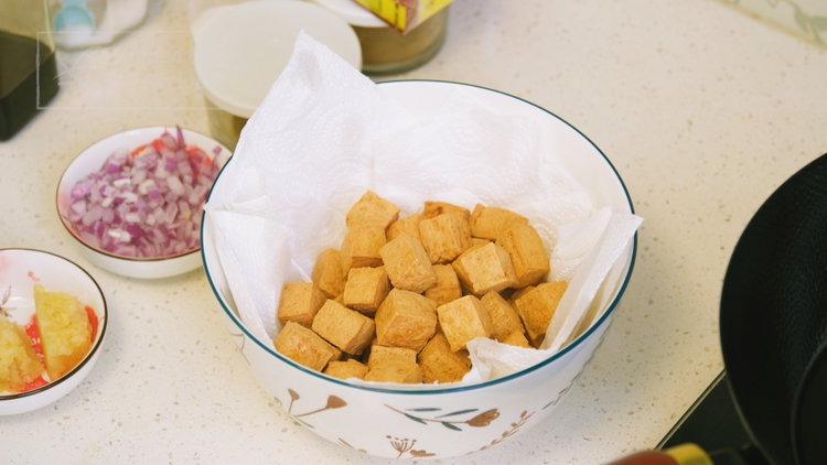 Image of Transfer the tofu to a paper towel-lined plate to drain...