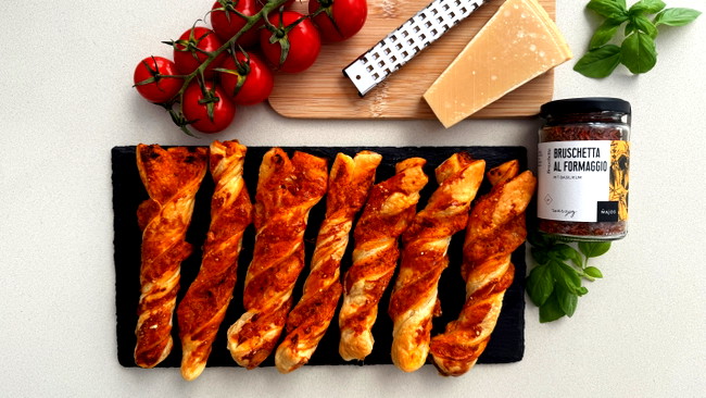 Image of Käsestangen Rezept: schnelles Fingerfood mit Blätterteig