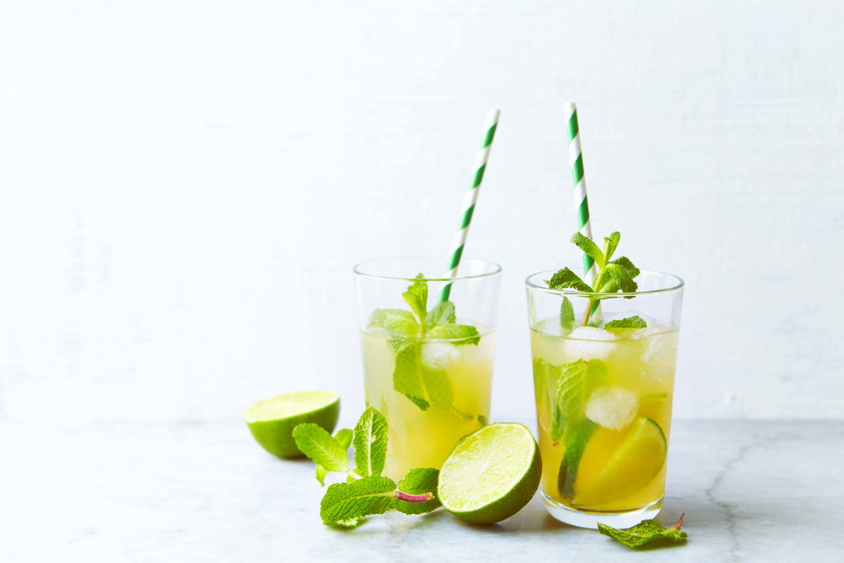 Pear & Ginger Green Tea Fizz: Summer In a Glass