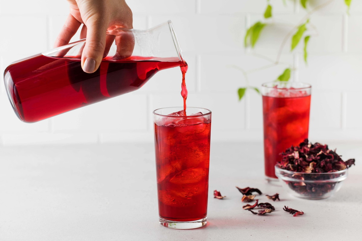 Unlocking the Magic of Hibiscus Tea: 5 Ways to Enjoy this Vibrant Brew