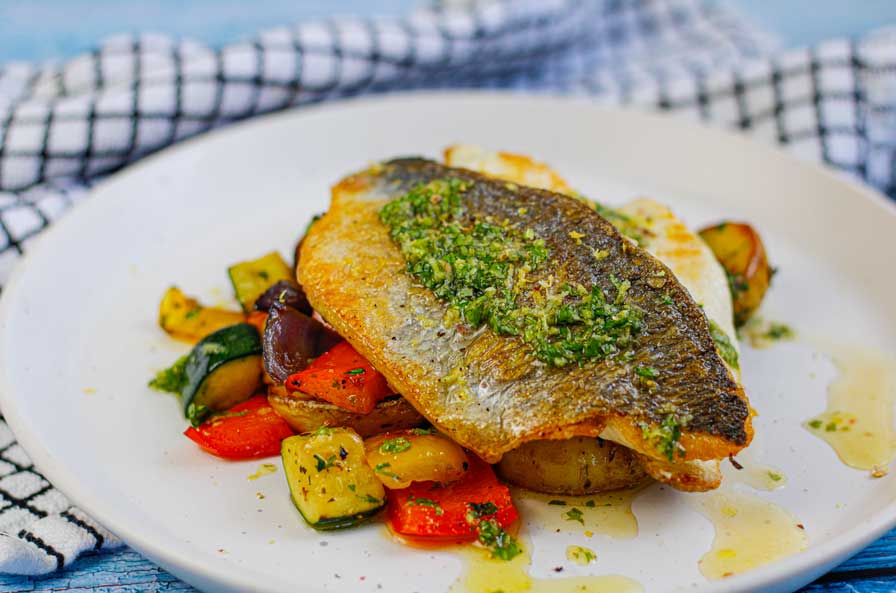 Dorado Mediterráneo con Aceitunas Jitomate y Alcaparras