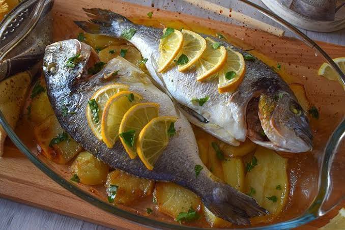 Dorado al Horno con Papas Limón y Romero