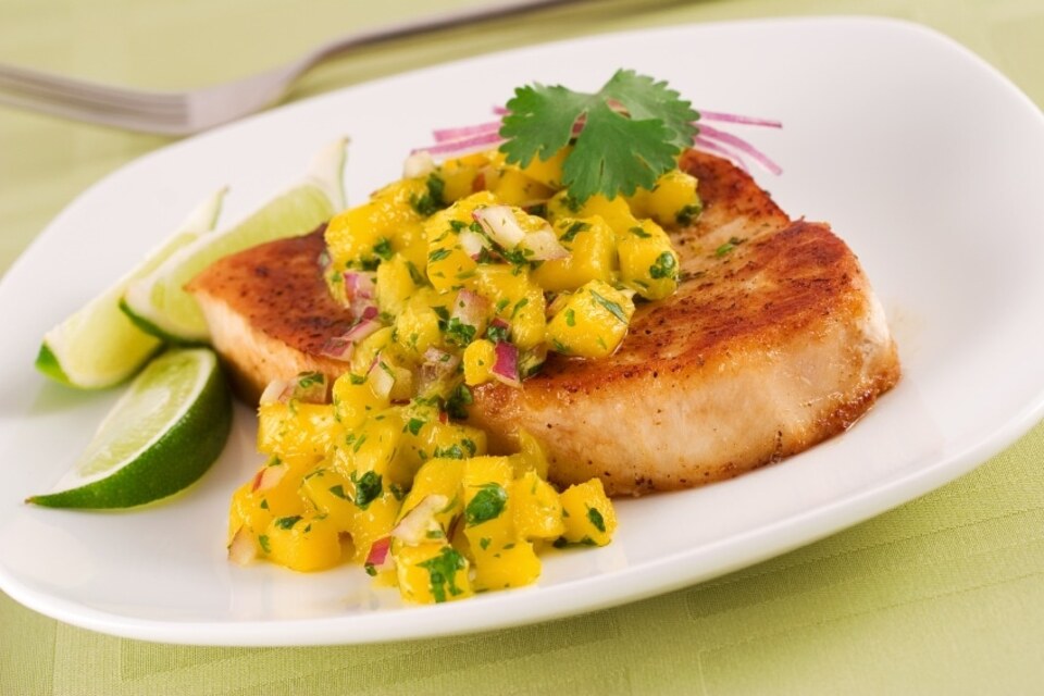 Dorado a la Parrilla con Salsa de Mango y Cilantro