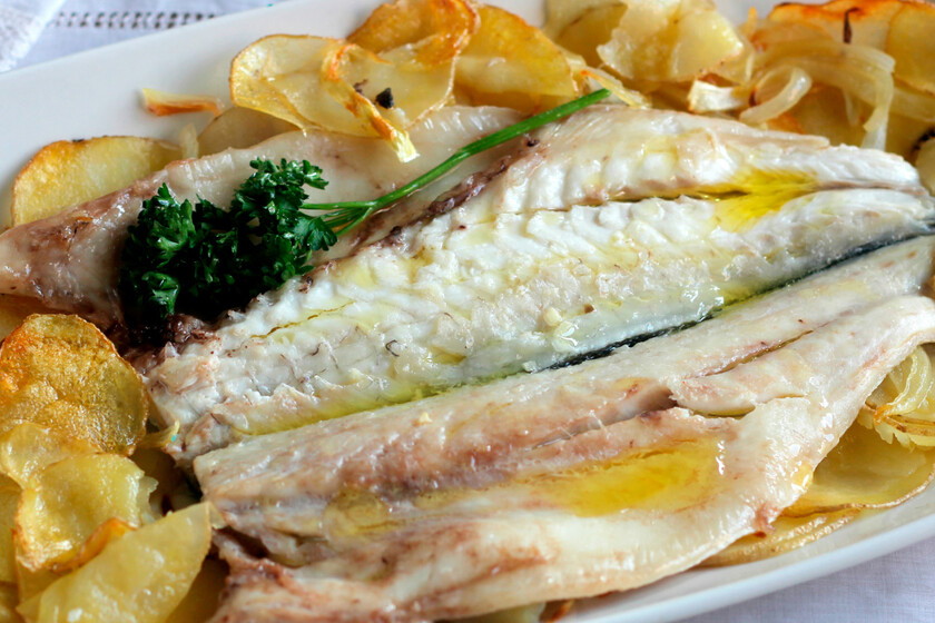Lobina Rayada al Horno con Limón, Ajo y Perejil