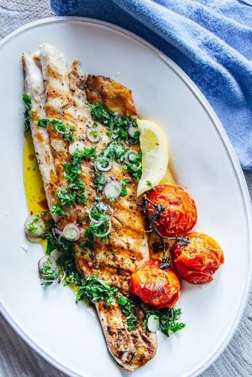 Lobina Rayada a la Parrilla con Chimichurri de Cilantro
