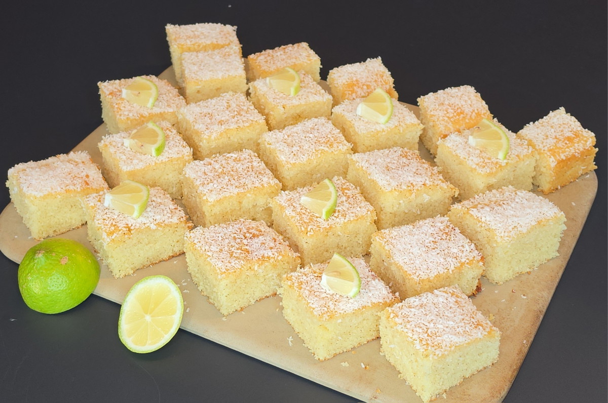 Einfacher Joghurt-Grießkuchen mit Sirup