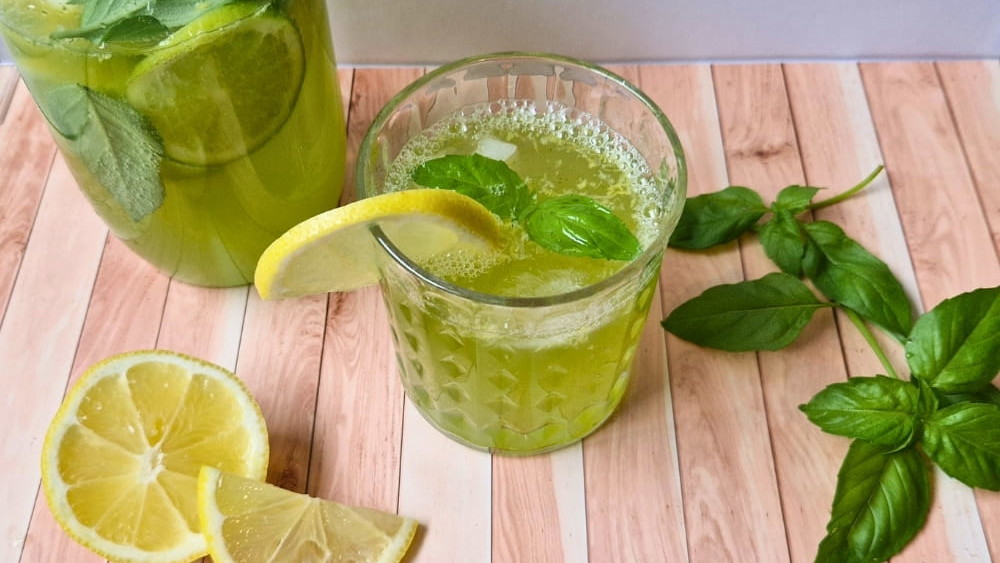 Image of Basilikum Limonade mit Zitrone