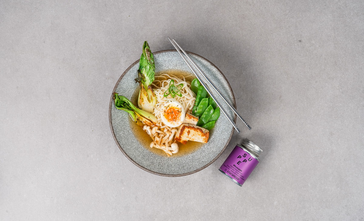 Misosuppe mit Pak Choi, Tofu und Pilzen | Rezept