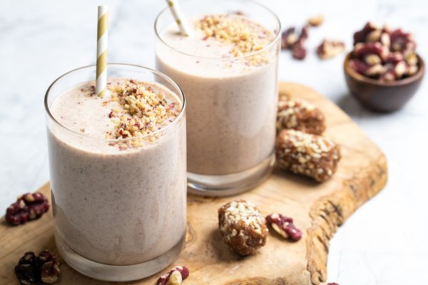 Image of Creamy Almond Roll Date Shake