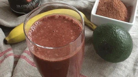Image of Raw-Cacao Milkshake With Three-Beet Powder