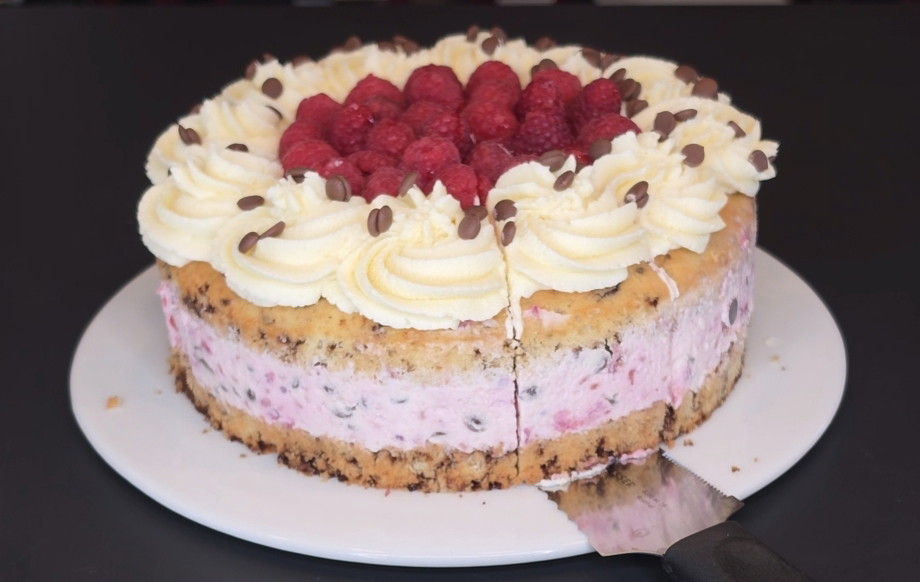 Ameisentorte mit Quarkcreme und Himbeeren
