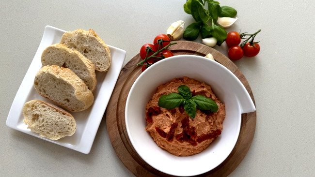 Image of Tomaten Feta Dip: Rezept für cemigen Dip & Tomatenaufstrich
