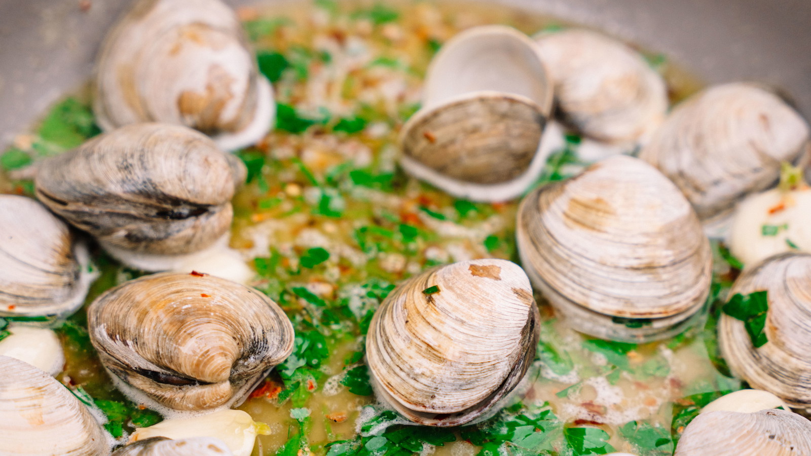 Image of Grilled Clams with Garlic Butter