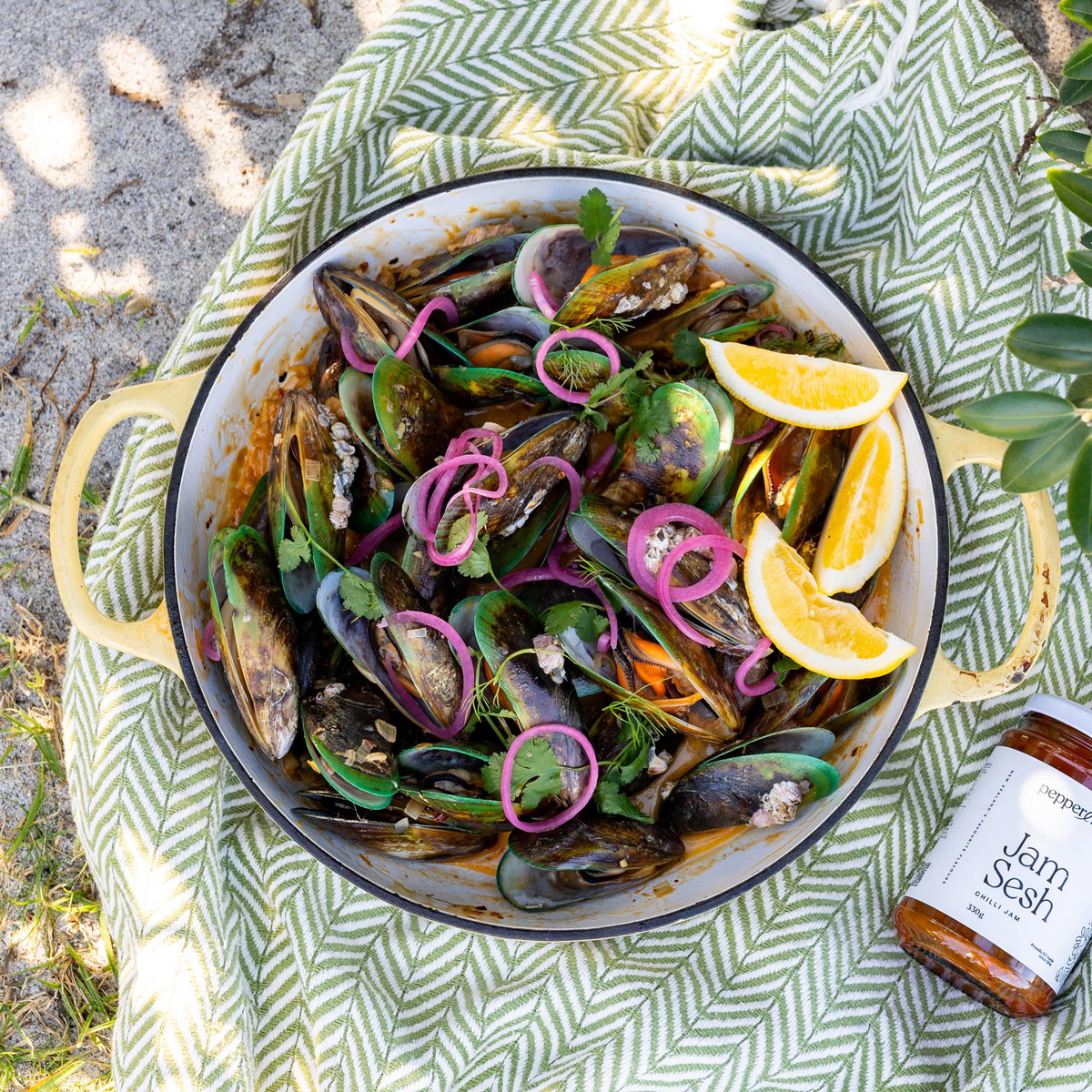 Creamy Chilli Jam Mussel Pot