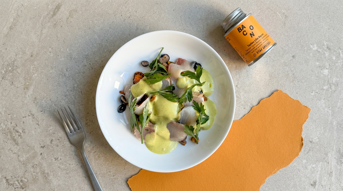 Gelbflossenmakrele mit Guanciale, Eierschwammerln und Petersilien-Hollandaise | Rezept