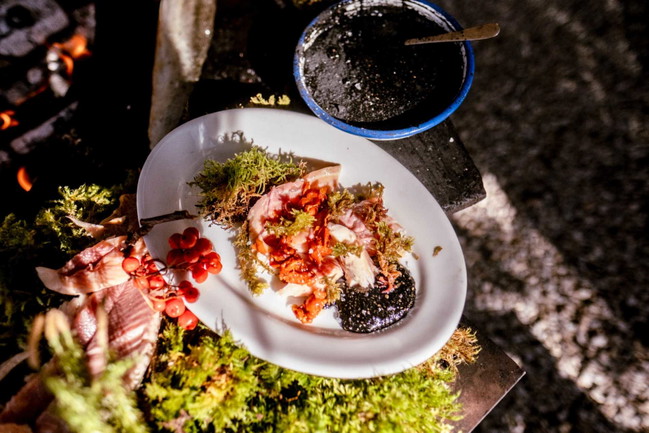 Image of Waldmoos-Forelle mit Vogelbeeren & Kohle-Senf