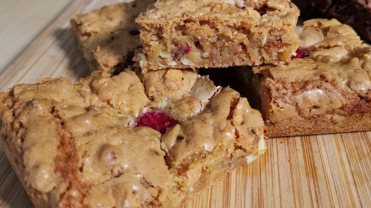 Image of Bakewell Blondies