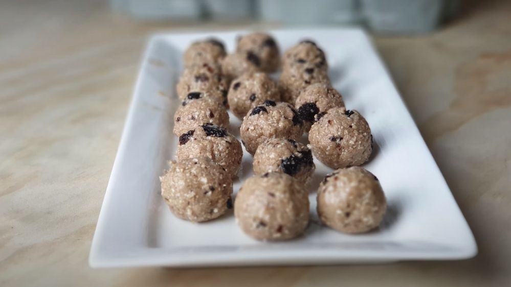 Image of Raisin Cookie Protein Balls