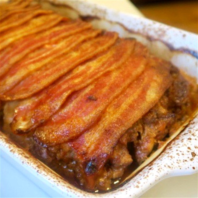 Image of cheesy meatloaf with crispy bacon – keto friendly!