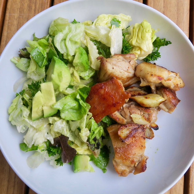 Image of crispy garlicky chicken thighs