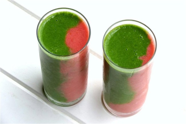 Image of Matcha-Berry Swirl Smoothie - DELICIOUS morning pick me up!