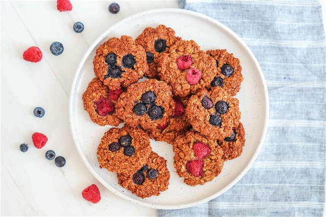 Image of Vegan Oat and Berry Cookies