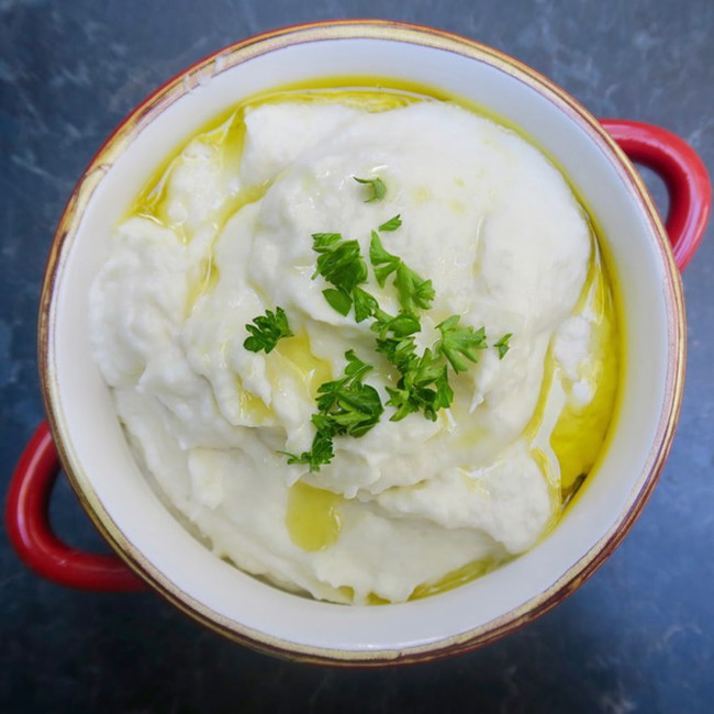 Image of cheesy cauliflower mash with roasted garlic