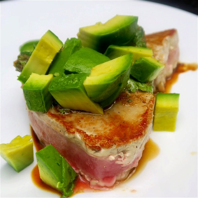 Image of pan-seared tuna with avocado & cilantro ginger sauce