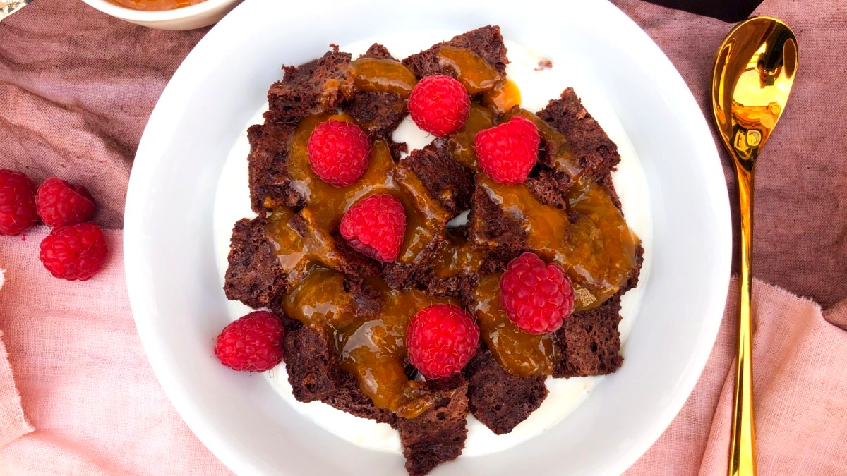 Image of QUARKBOWL MIT BROWNIES UND FRUCHTTOPPING