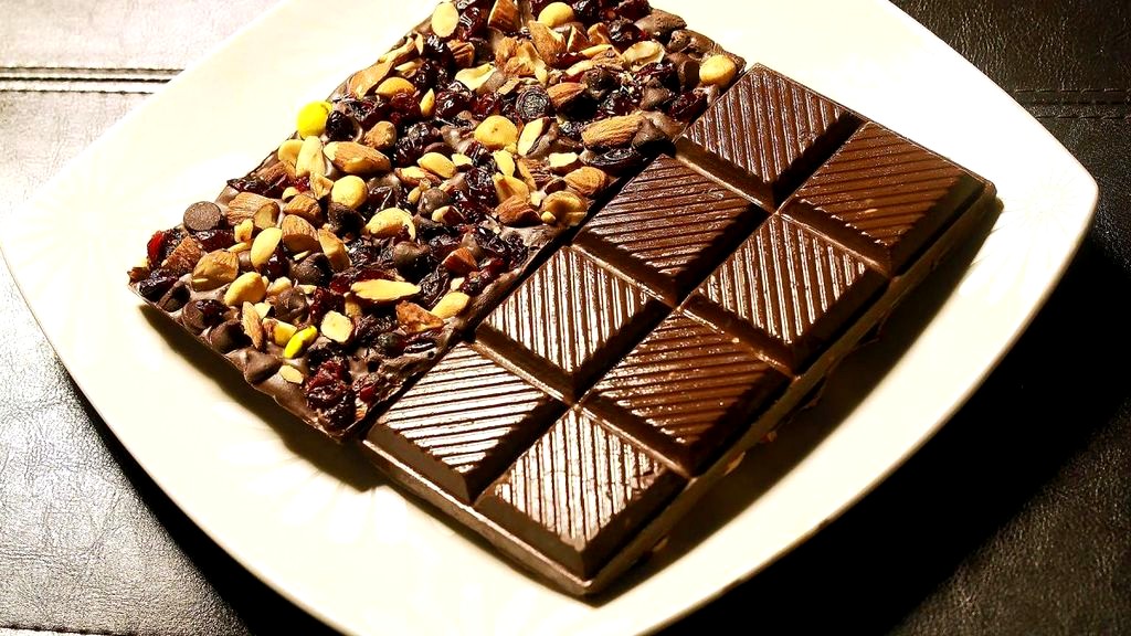 Image of Decadent Chocolate Fruit & Nut Trail Mix Bar