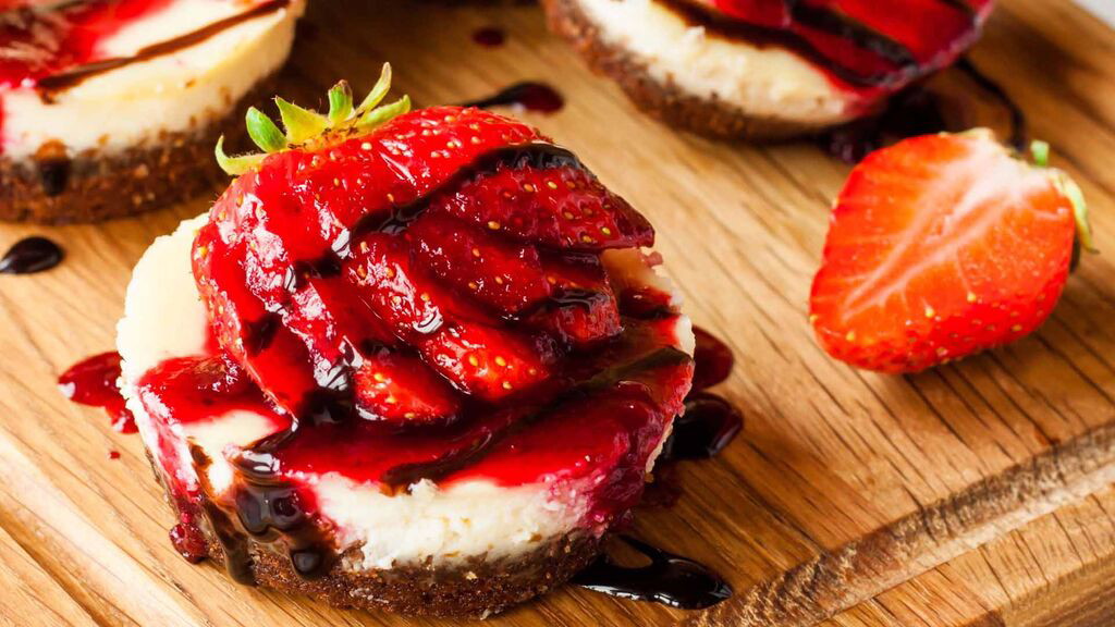 Image of Chocolate Covered Strawberry Cheesecake Cupcakes